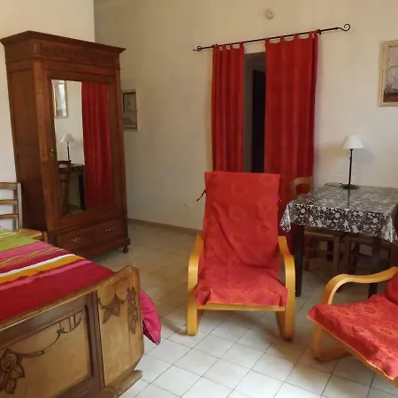 Apartment N°1 Agreable Et Bien Situe *
